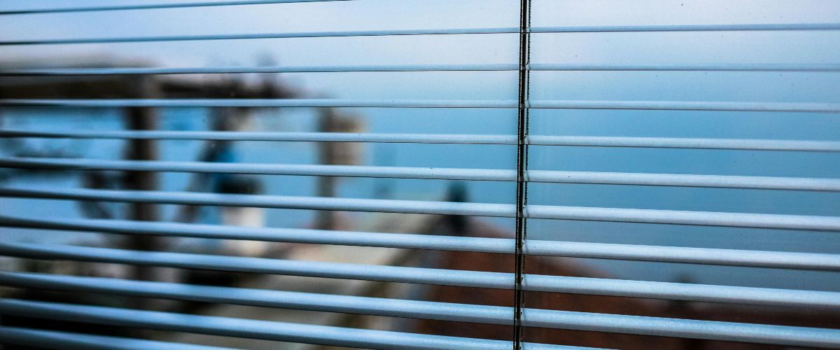 How to clean blinds